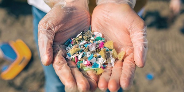 Cary 630 FTIR Identifies Plastic Waste Materials in the Environment
